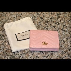 Gucci GG Marmont wallet. Pink